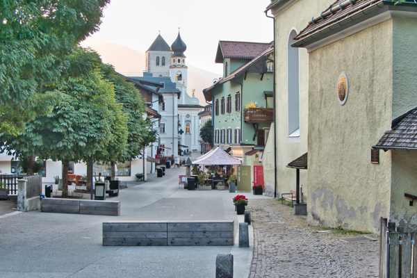 Pedestrian area in a village centre with 2 churches