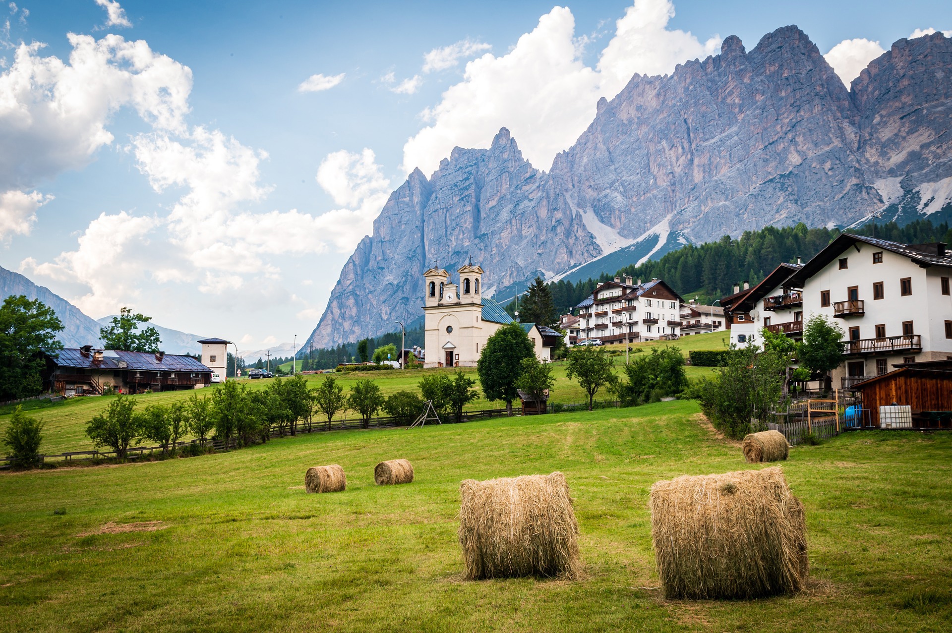 Hay balls, houses and mountains in Cortina d'Ampezzo